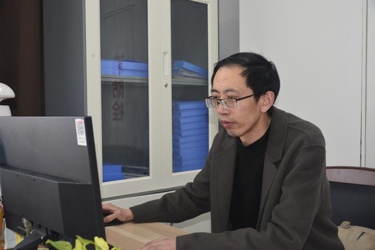 謹嚴細實 盡職盡責&mdash;&mdash;灌東鹽場劉洪建.jpg