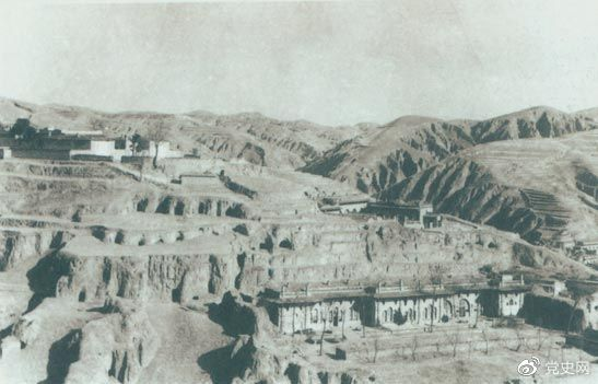 1947年12月25日至28日，中共中央在陜北米脂楊家溝召開擴(kuò)大會議（十二月會議）。圖為會議會址。